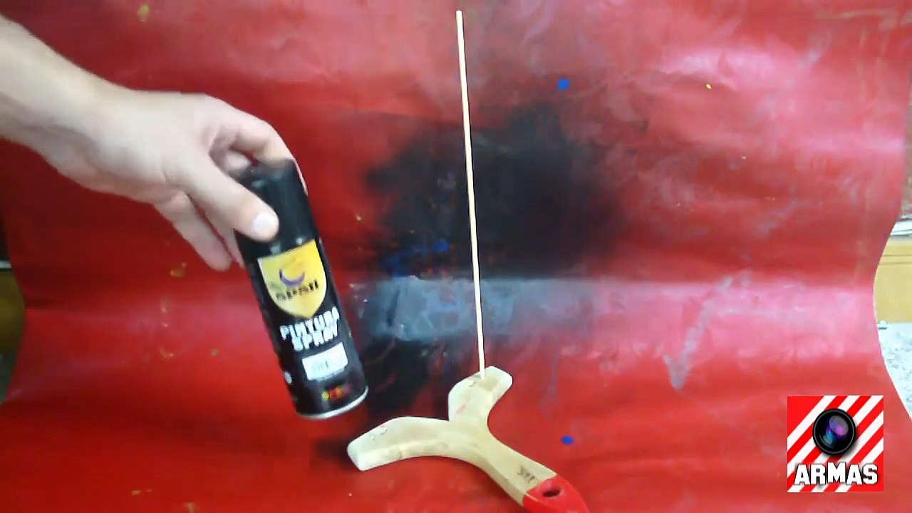 Comment faire un Slingshot avec une arme de fabrication artisanale de pinceau