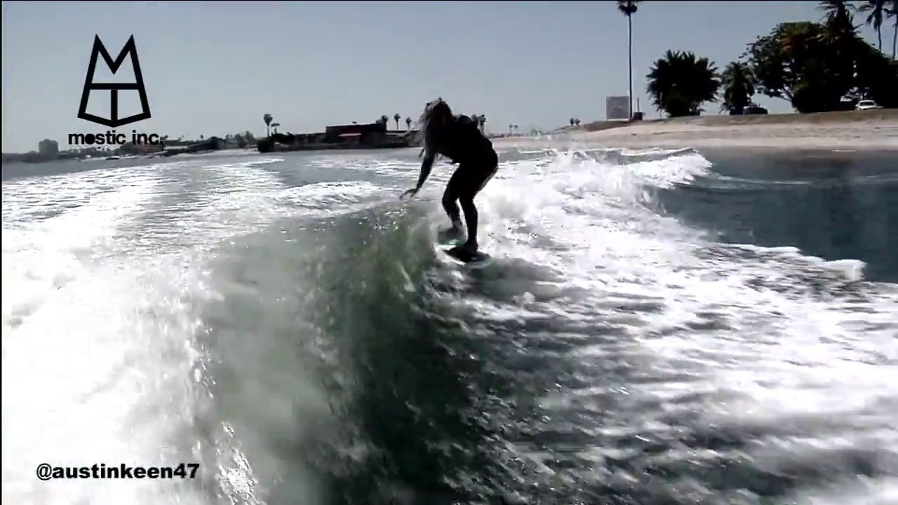 Chopper la vague d'un bateau en surf avec classe!