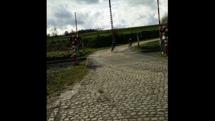 Near miss by train at Tour de Flanders 2015