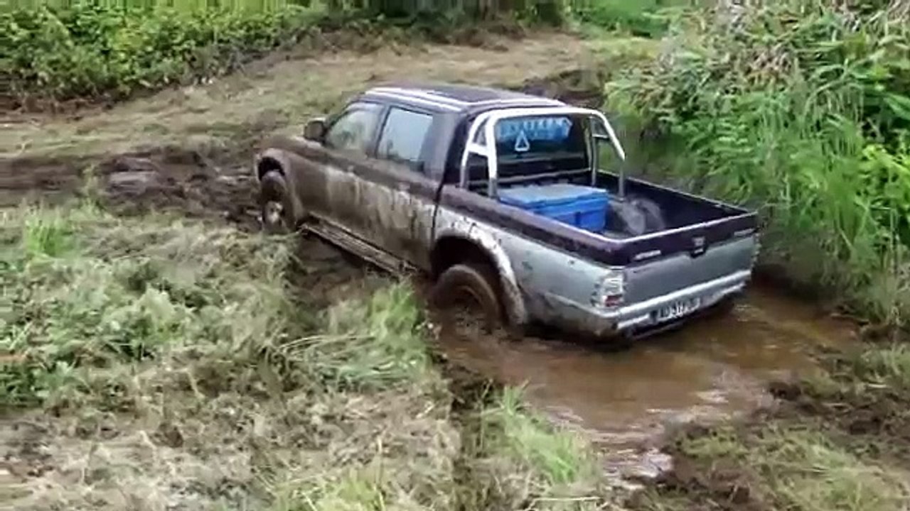 HILUX vs L200