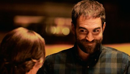 'Me quedo en su casa pero sin dormir, solo unos días y que mi ama no se entere' - Allí abajo