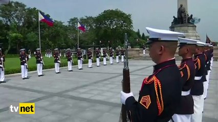 Davutoğlu'ndan ünlü şaire ziyaret