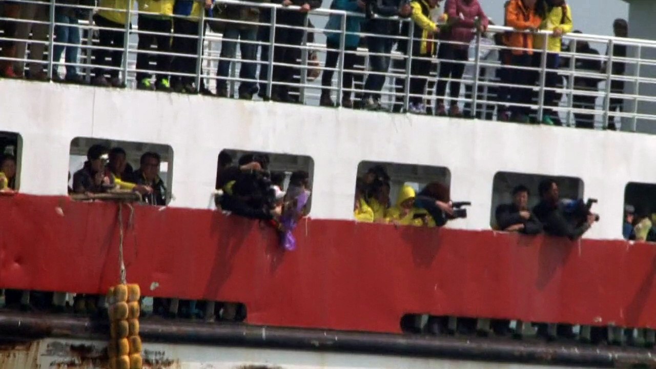Flowers and tears as families mourn South Korea ferry dead