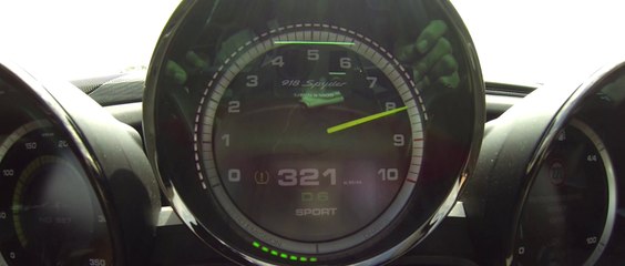 350 km/h sur route en Porsche 918 Spyder