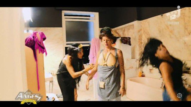 Les Anges 7 : L'énorme chute d'Eddy - ZAPPING PEOPLE DU 15/04/2015