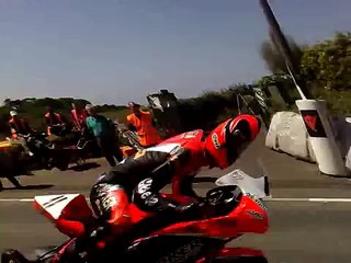 160mph TANK SLAPPER Horendous near crash on Isle of man Senior TT at Rhencullen 2008