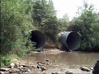Extreme water crossing Jeep Cherokee 4x4