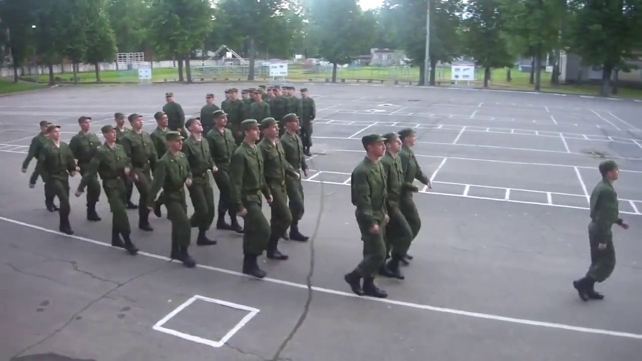 Des soldats russes chantent "Barbie Girl"