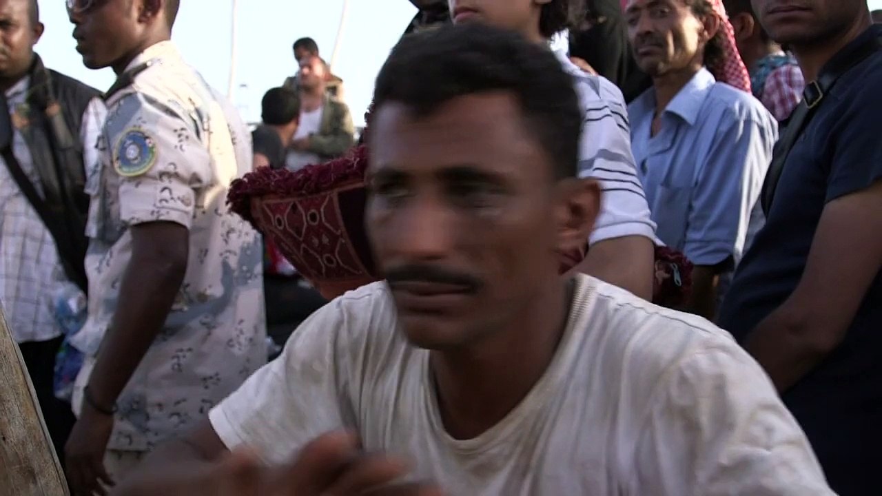 Yemeni displaced land on coast of Djibouti