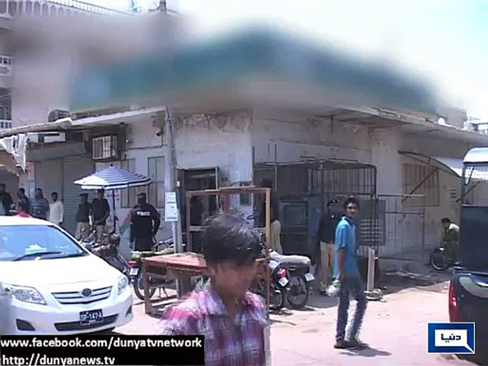 Dunya News - Karachi: Robbers looted 2.5 lac in Awami Colony bank