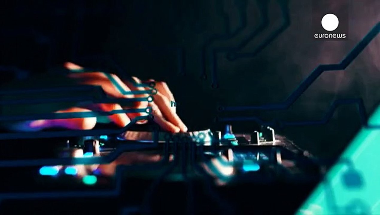 Getting in-touch with virtual reality via soundwaves