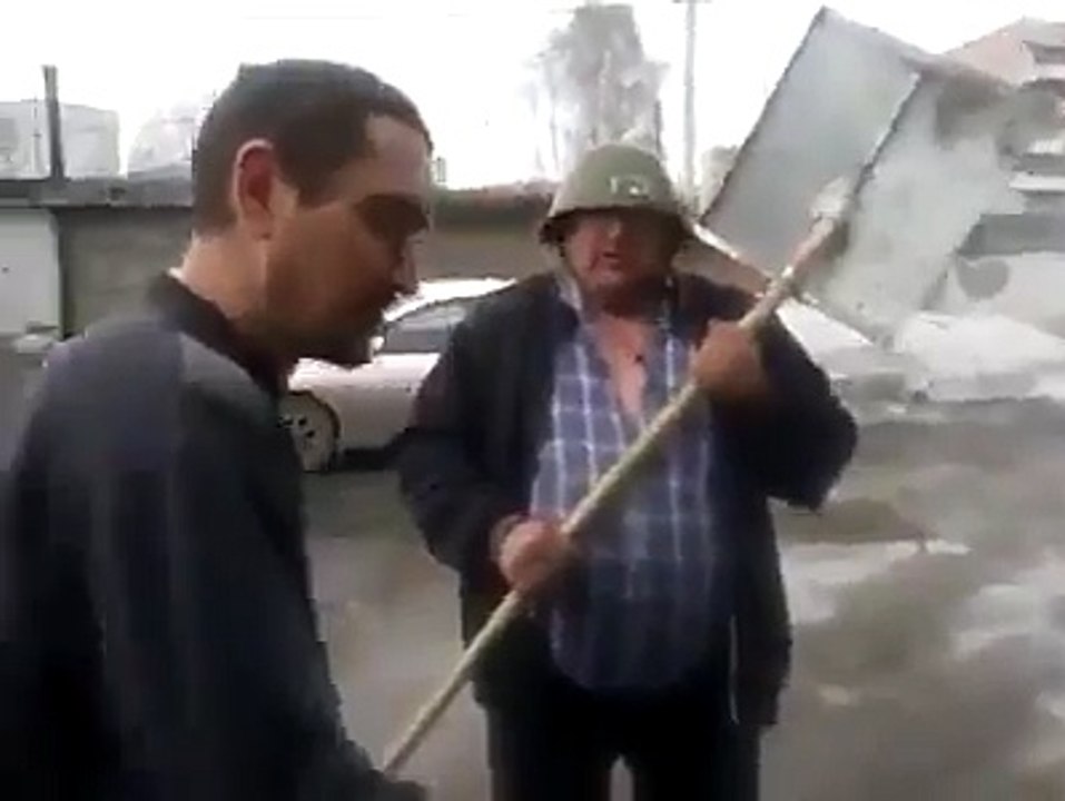 - Bu Ruslar Harbi sıyırmış -)