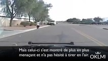 Un policier fonce sur un suspect armé pour l'arrêter