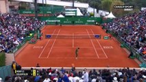 Coup de génie de Gaël Monfils qui fait semblant de s'arrêter lors d'un échange