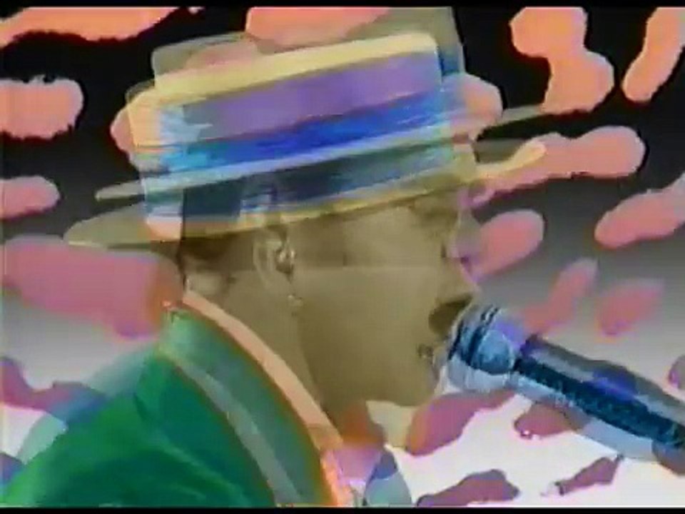 Elton John - Goodbye Yellow Brick Road - Wembley 1984 (HQ Audio)