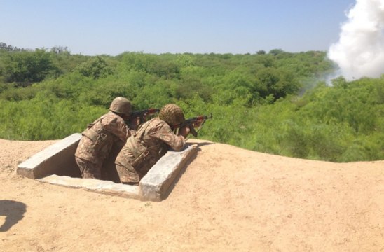 Pakistani soldiers train to fight small groups of terrorists