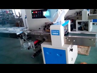 Horizontal automatic packing machine for plastic box