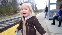 Hayatında ilk defa tren gören çocuğun heyecanı