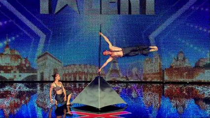 La France a un incroyable talent 2014 - Les Drapeaux Humains (GOLDEN BUZZER NO.2)