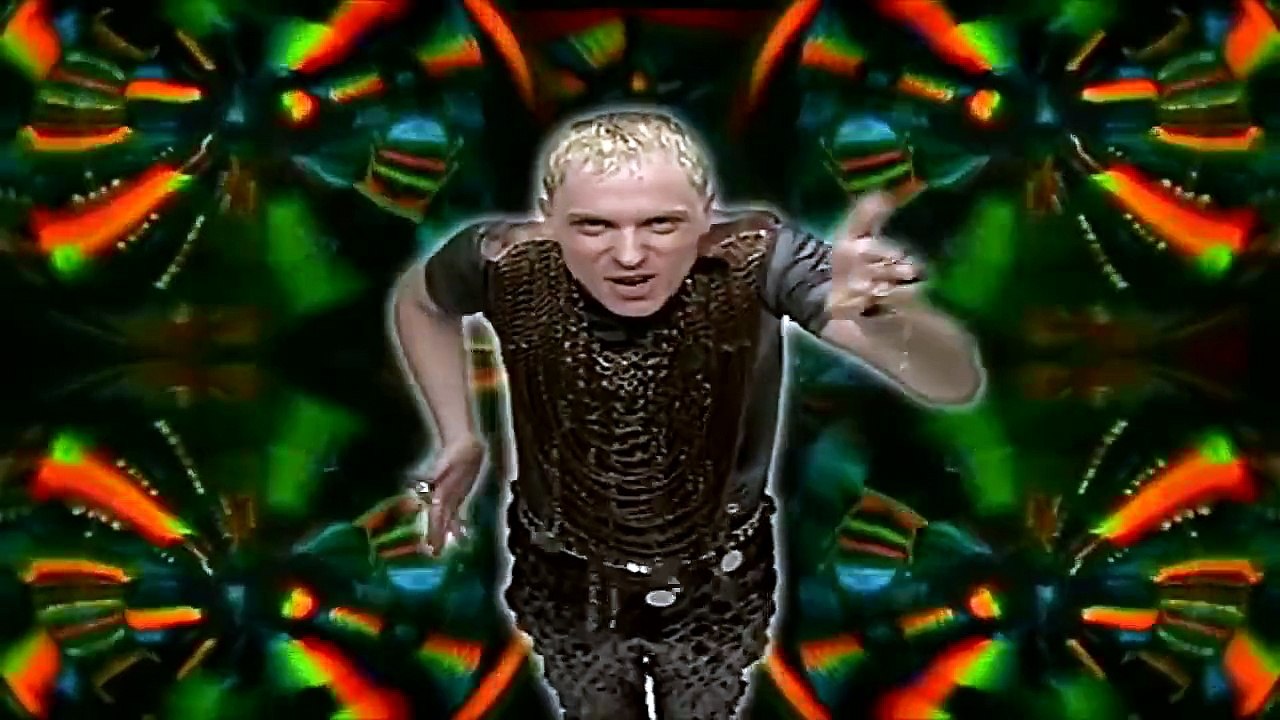 JASON STATHAM dans un clip bien fun des années 90... The Shamen - Comin On