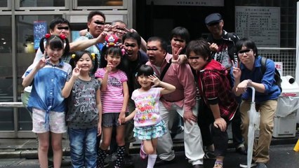 （*ﾟ∀ﾟ）「まったく、小学生は最高だぜ」幼い少女との交流を楽しむ優しいの時間