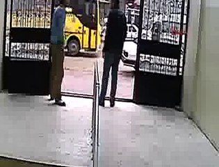 Camide hırsızlık yaparken böyle görüntülendi
