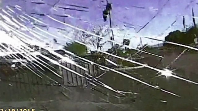 Brutal: US-Polizei überfährt bewaffneten Mann absichtlich