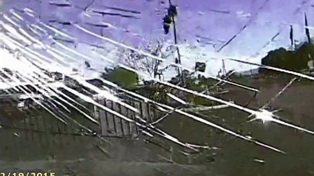 Brutal: us-polizei überfährt bewaffneten mann absichtlich