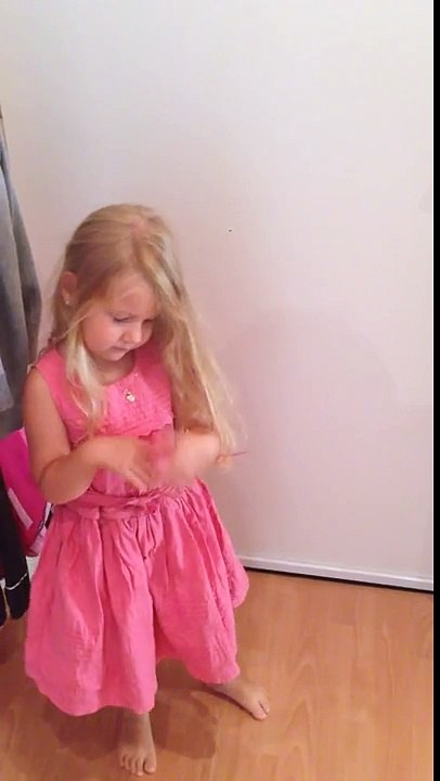 Comment coiffer sa fille en 17 secondes !!
