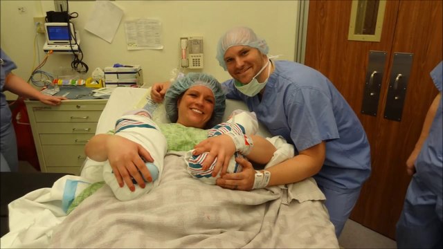 Bébés jumelles suprise