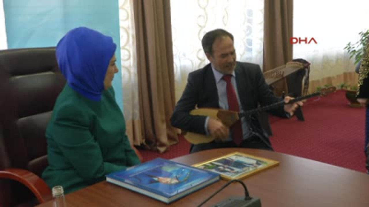 Emine Erdoğan Kazakistan?da ?dombra? Dinledi