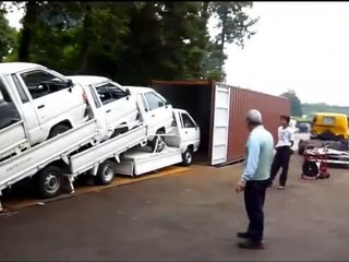 How to put five cars in a container