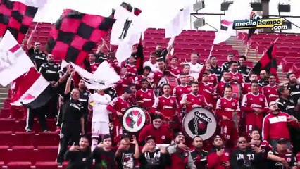 Xolos intercambian roles con su porra