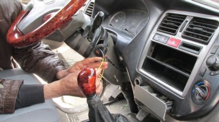 Çaldığı Aracı Sahibine Satarken Yakalandı