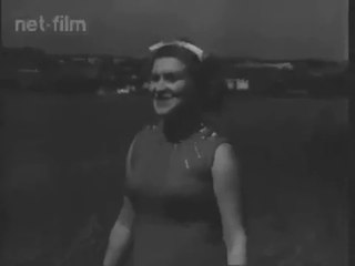 1956 год. Назарова М. П. с тигром Пуршем на пляже