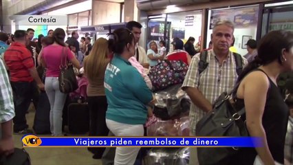 下载视频: Desconcierto en aerolíneas por viajeros exigiendo reembolso de boletos