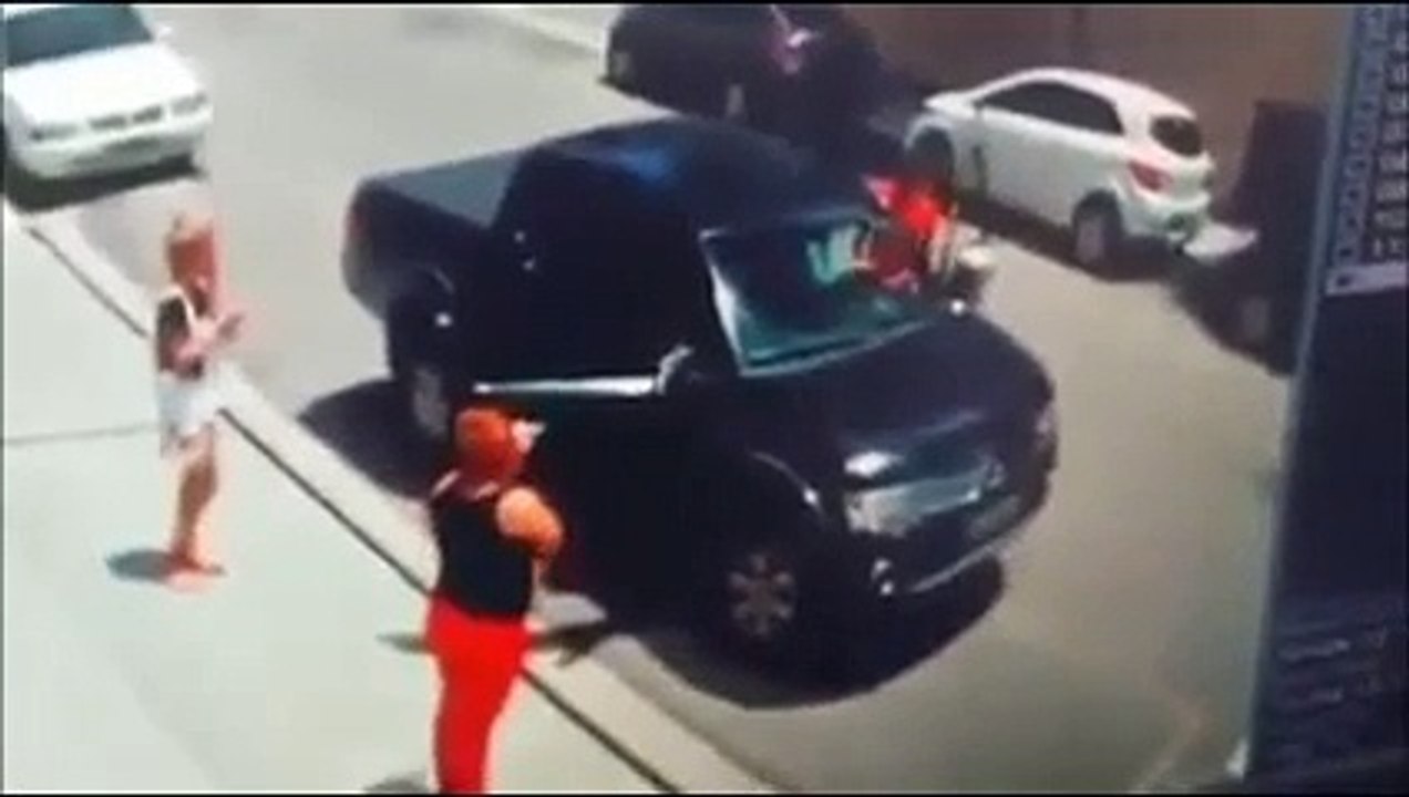 Vídeo flagra trio roubando picape em Fortaleza