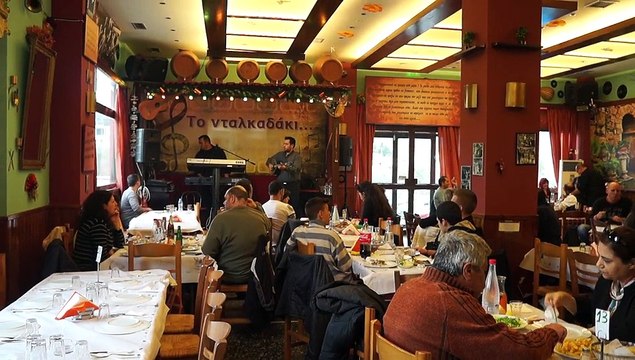 Το γλέντι συνεχίζεται την Κυριακή το μεσημέρι στο Νταλκαδάκι...... 29-03-2015 (video 4)