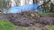 Haubourdin: la municipalité déverse de la boue sur le campement de Roms de Busignies