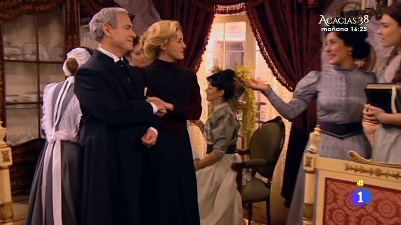 "Haciendo Acacias" Pedacito de la presentación de Claudio Castaño (Jaime Olías) en la serie Acacias 38 de tve