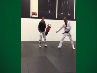 Spider treina Taekwondo em sua academia
