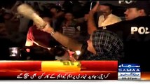 MQM Lady Worker Welcome Imran Ismail With 'CHAPPAL'