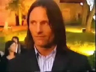 Viggo Mortensen and Orlando Bloom...kiss