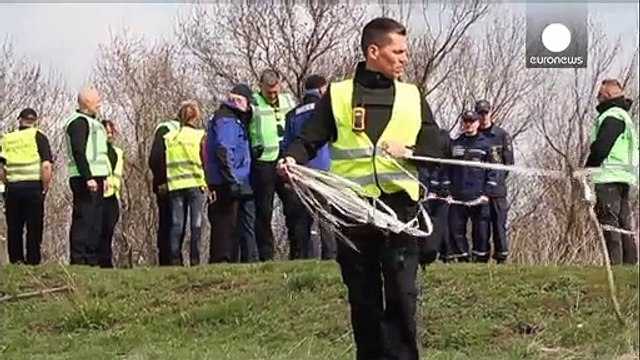 Investigators comb new field of Malaysia Airlines MH17 debris