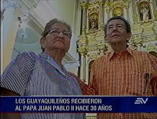 Fieles guayaquileños demuestran su alegría por la visita del papa