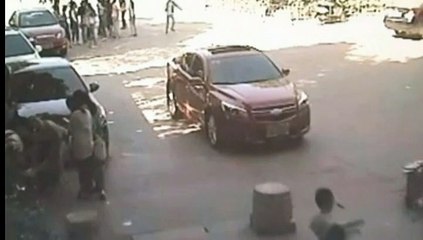 Corrida dans une école chinoise, un buffle qui sème la panique chez les enfants