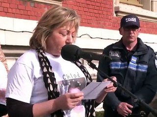 Meurtre de Chloé: le suspect a avoué, marche blanche dans l'émotion à Calais