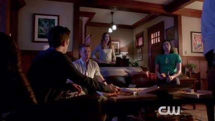 The Flash - Who is Harrison Wells? (HD)