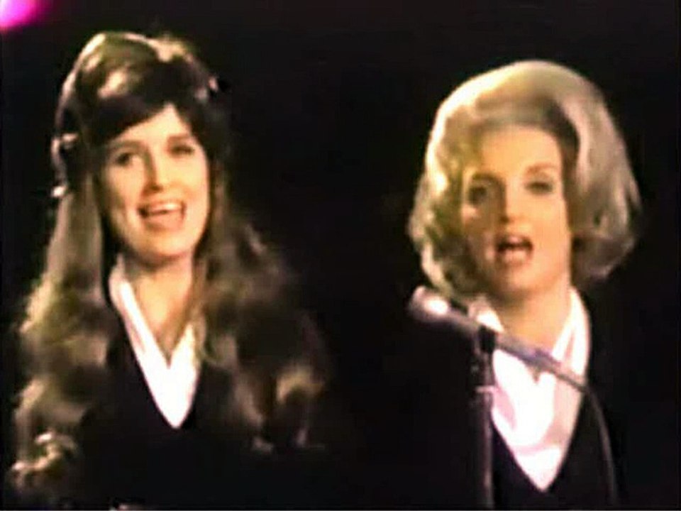 Anita and Helen Carter - Bury Me Under The Weeping Willow