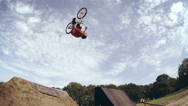 Daryl Brown And Sam Pilgrim Dirt Jump On Full Suspension Bikes...